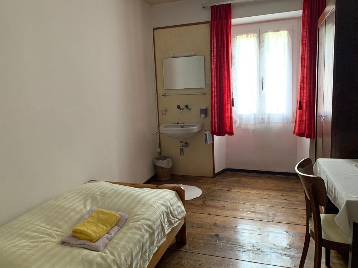 Albergo Calancasca Ristorante Jaipur Grono ภายนอก รูปภาพ